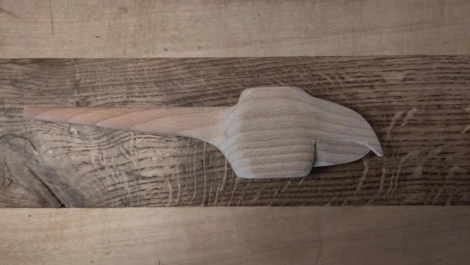 Holzvogel von der Seite